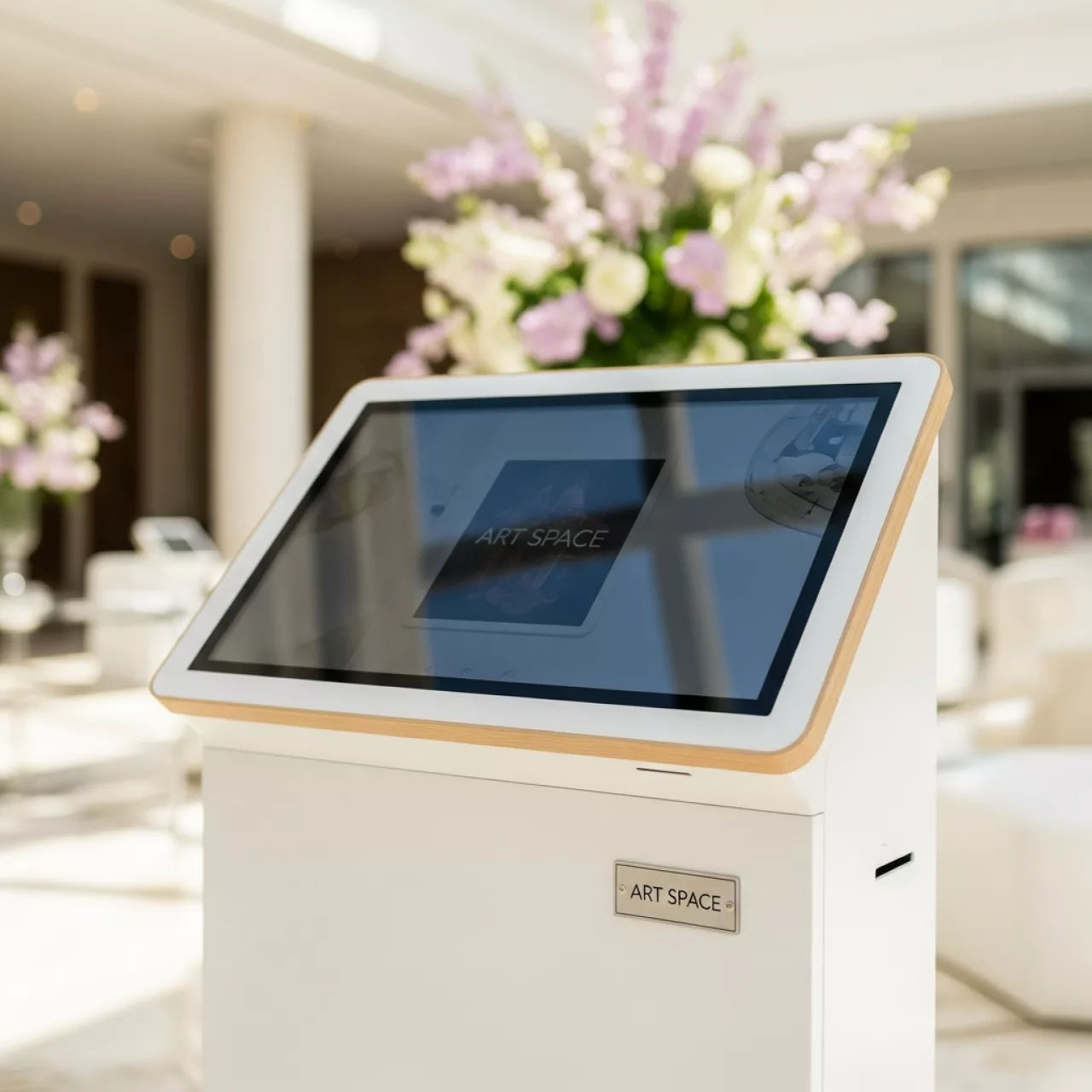 Аренда Стойка интерактивная сенсорная LR Ультра 43 в Swissôtel Resort Sochi Kamelia — ART SPACE