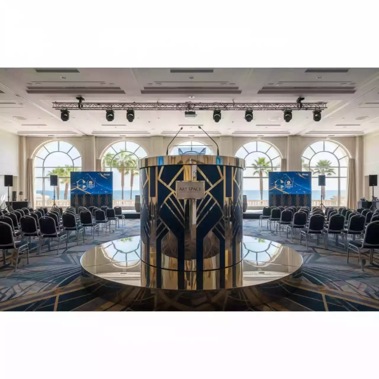 Аренда Стойка круглая в Pullman Sochi Centre — ART SPACE