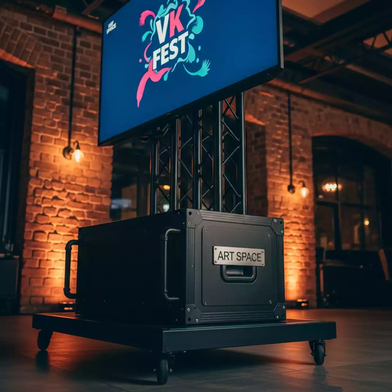 Аренда Стойка мобильная для плазмы в Boutique Hotel PORTUM 1905 — ART SPACE