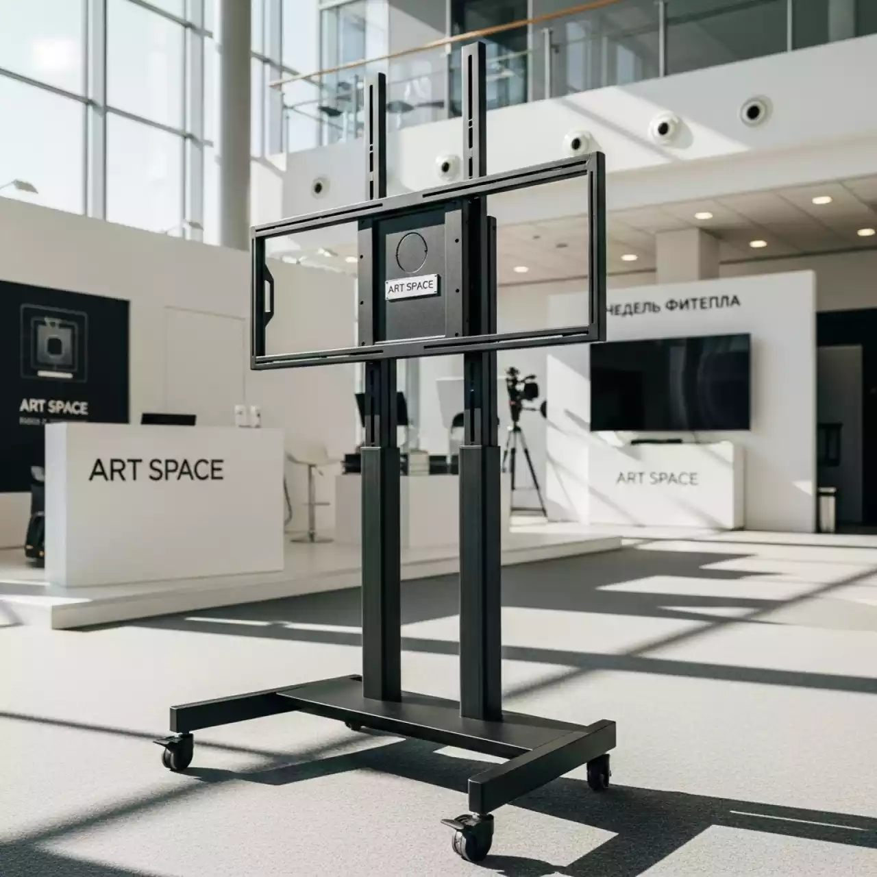 Аренда Стойка мобильная для телевизора с кронштейном чёрная ONKRON TS1991 50–100 в ОКЦ «Галактика» — ART SPACE