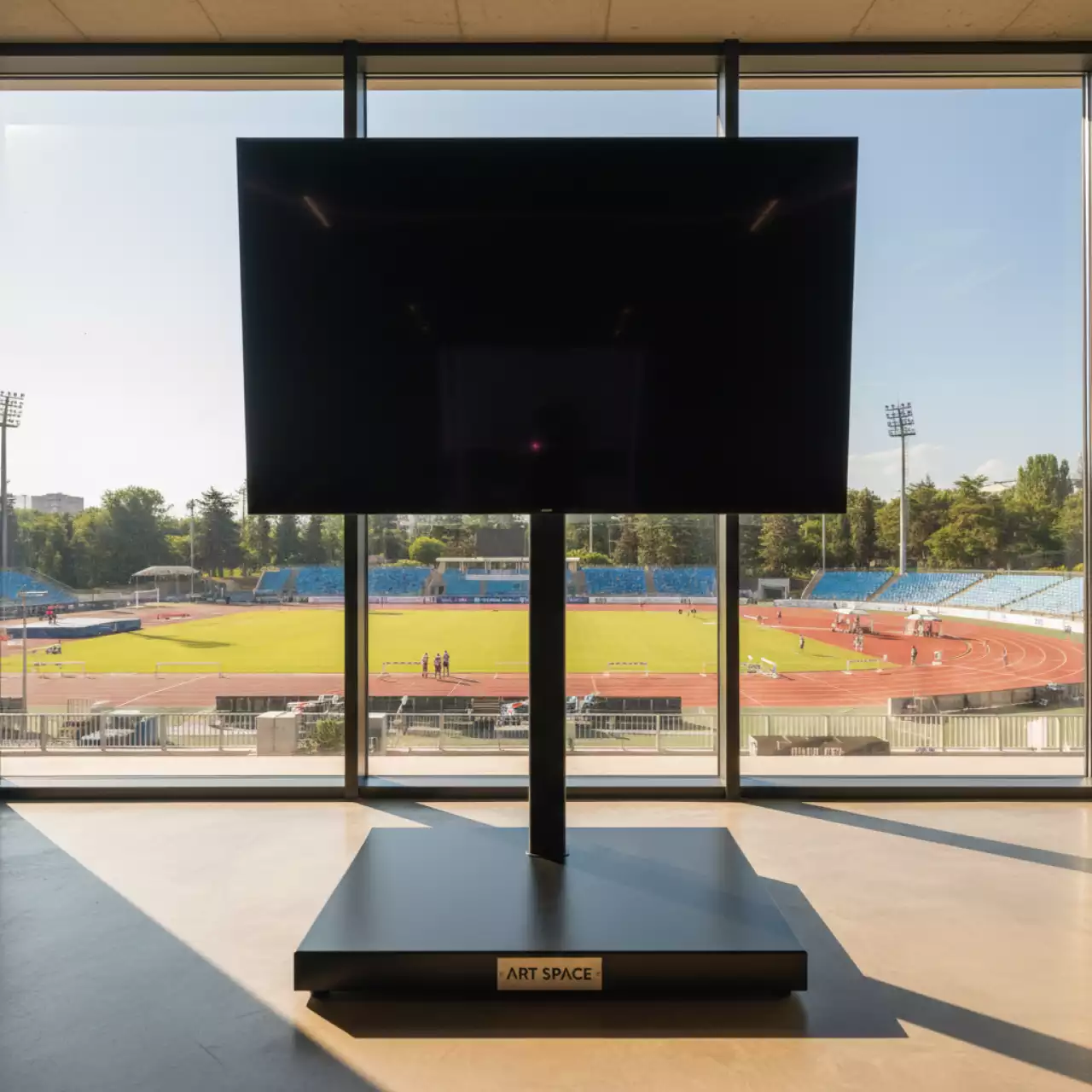 Аренда Стойка напольная для плазменной панели 26 550 в ресторане «Voda» — ART SPACE