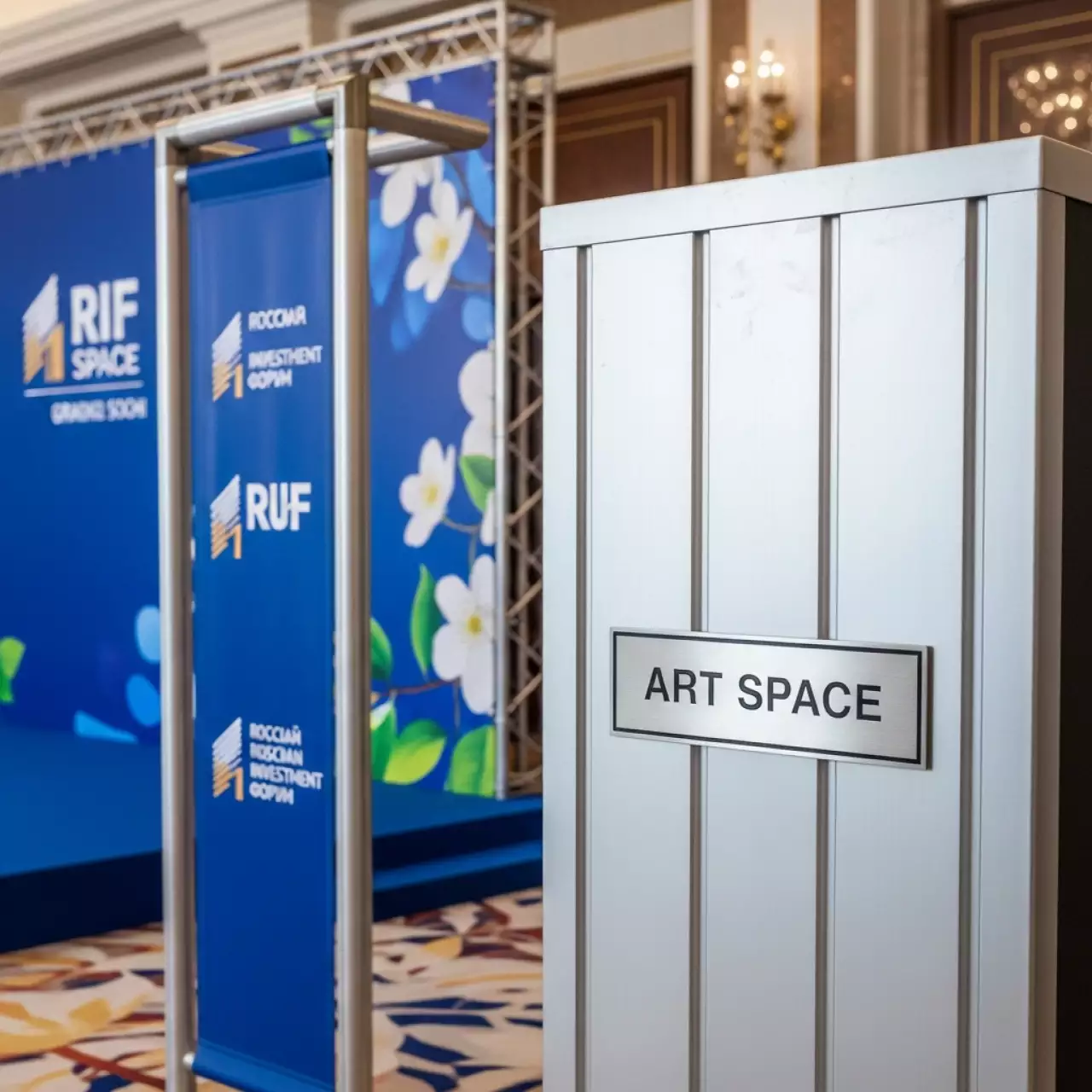 Аренда Стойка под press wall в Гранд Отель Сочи — ART SPACE