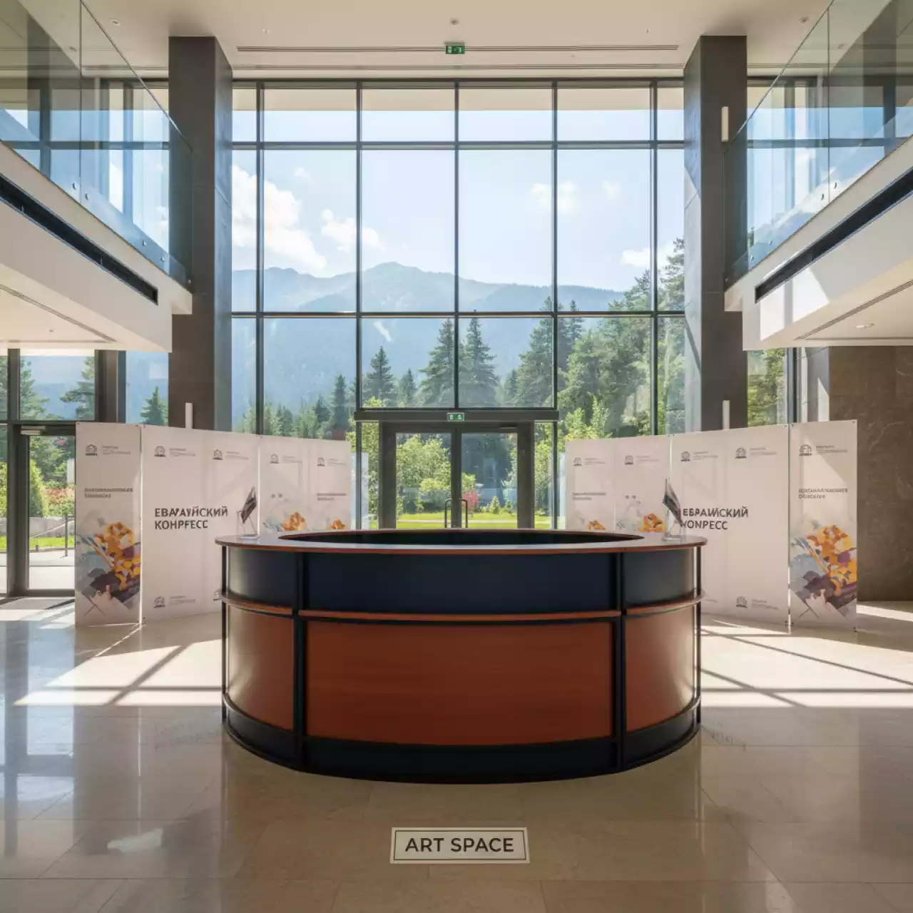 Аренда Стойка полукруглая 1,7х0,9 м в ледовом дворце «Роза Хутор» — ART SPACE