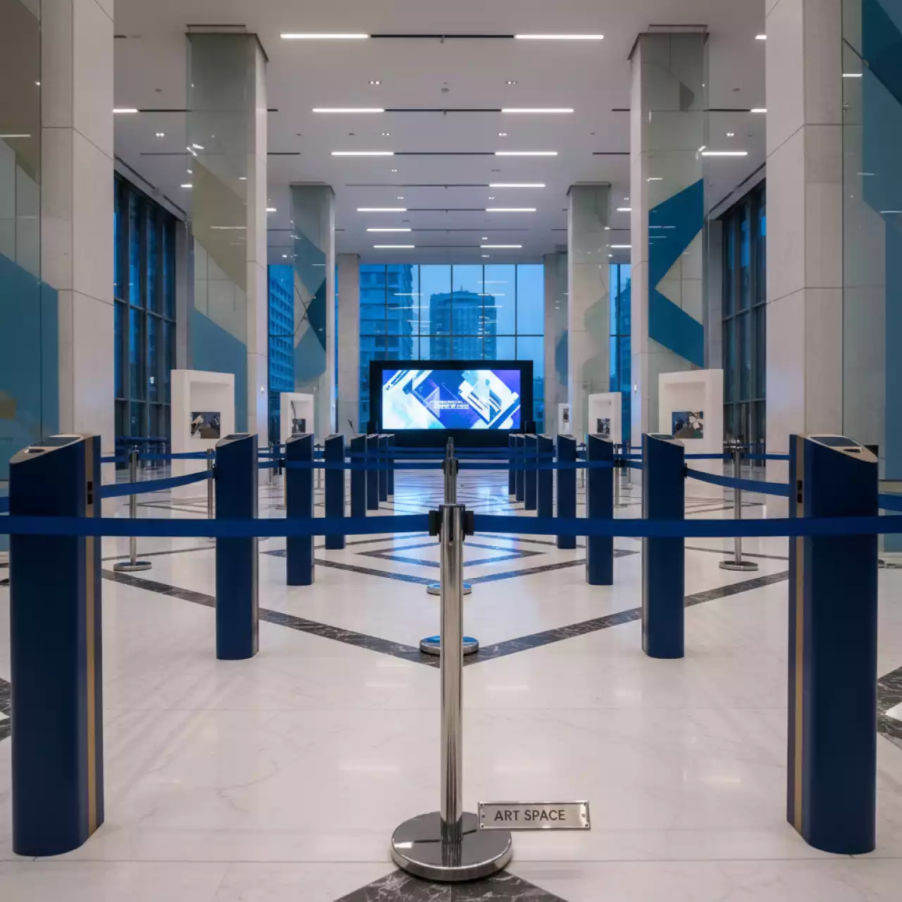 Аренда Стойка с ленточными тенсаторами в Mantera Supreme — ART SPACE