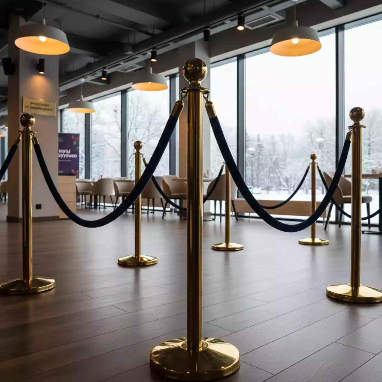 Аренда Стойки ограждения под канат в ресторане «Сыроварня» — ART SPACE