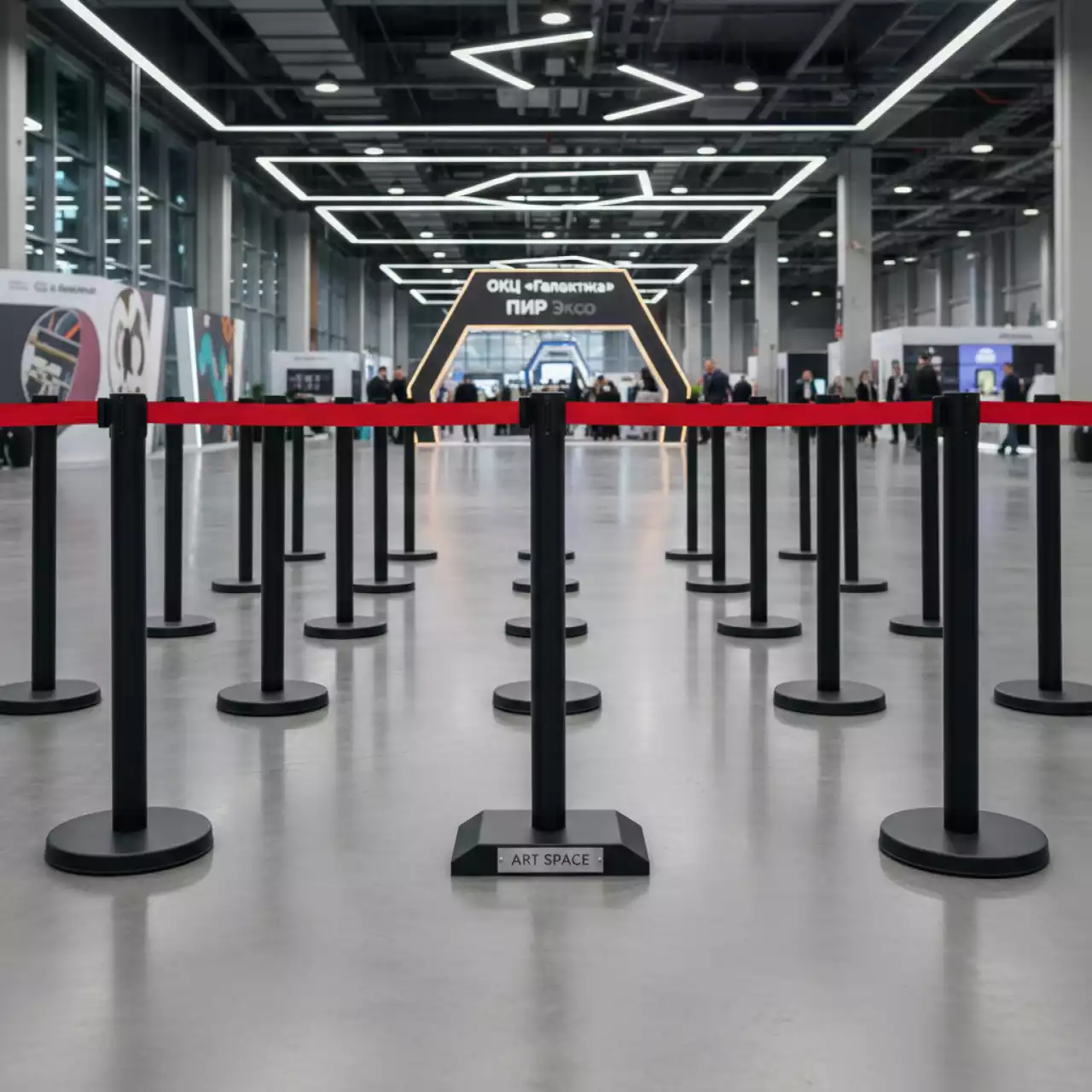 Аренда Стойки с красной вытяжной лентой в ОКЦ «Галактика» — ART SPACE
