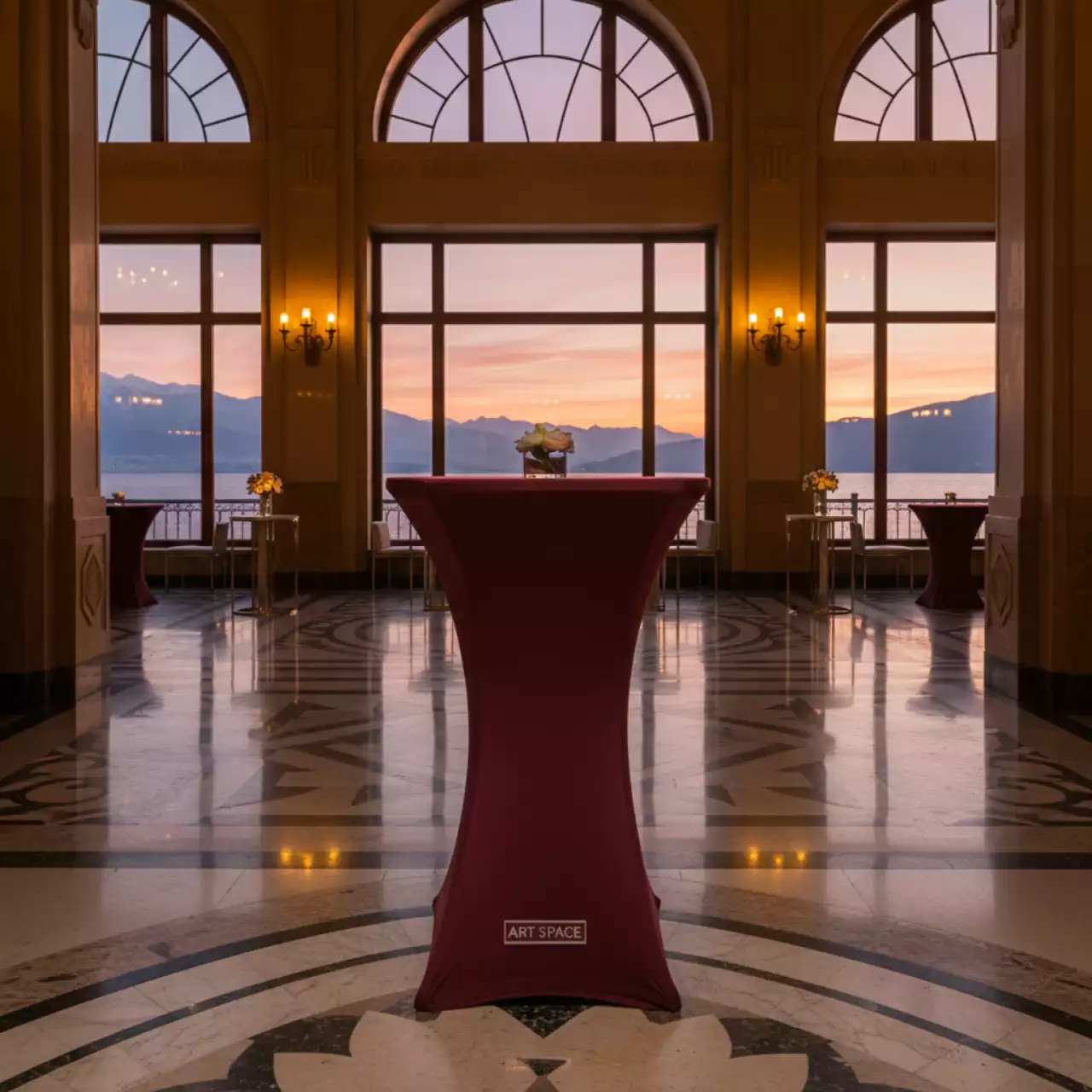 Аренда Стрейч скатерть для коктейльного стола бордовая на территории Морпорта Сочи — ART SPACE