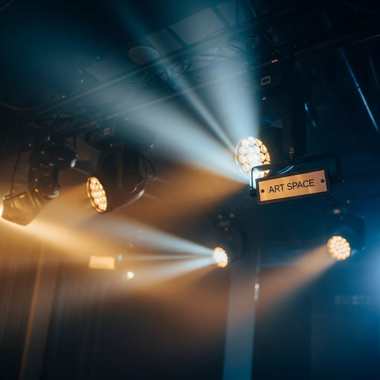 Аренда Стробоскопы для площадки в Swissôtel Resort Sochi Kamelia — ART SPACE