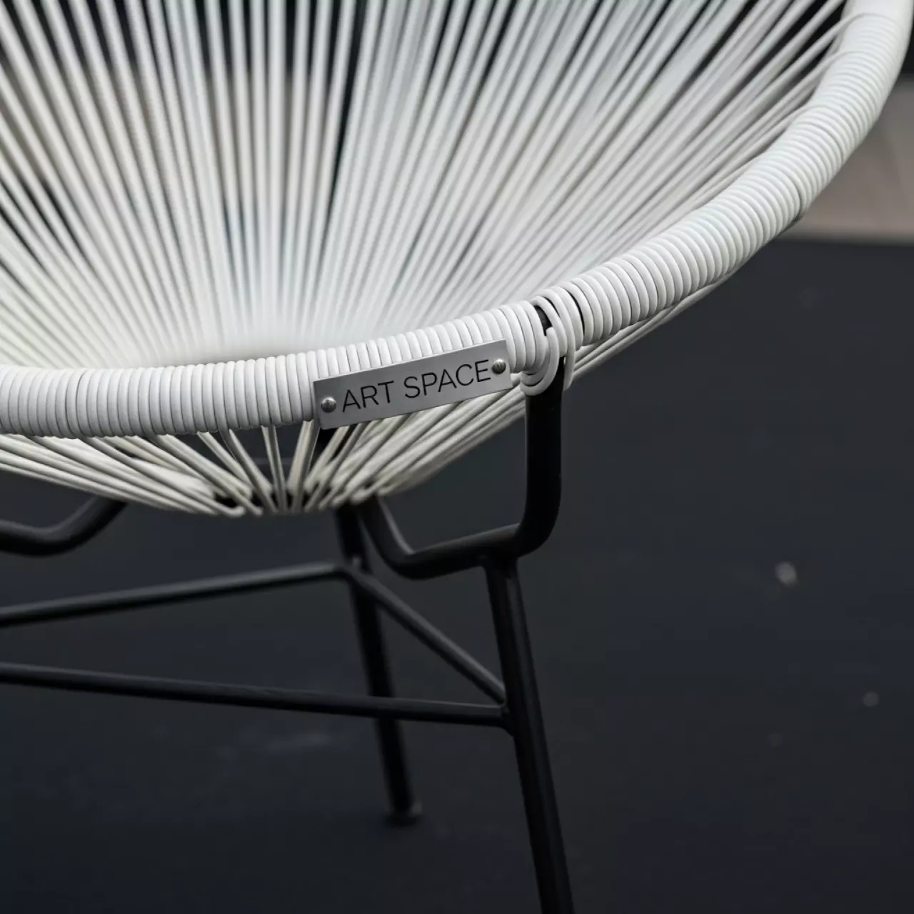 Аренда Стул Acapulco Chair белый в Imeretinskiy Hotel — ART SPACE