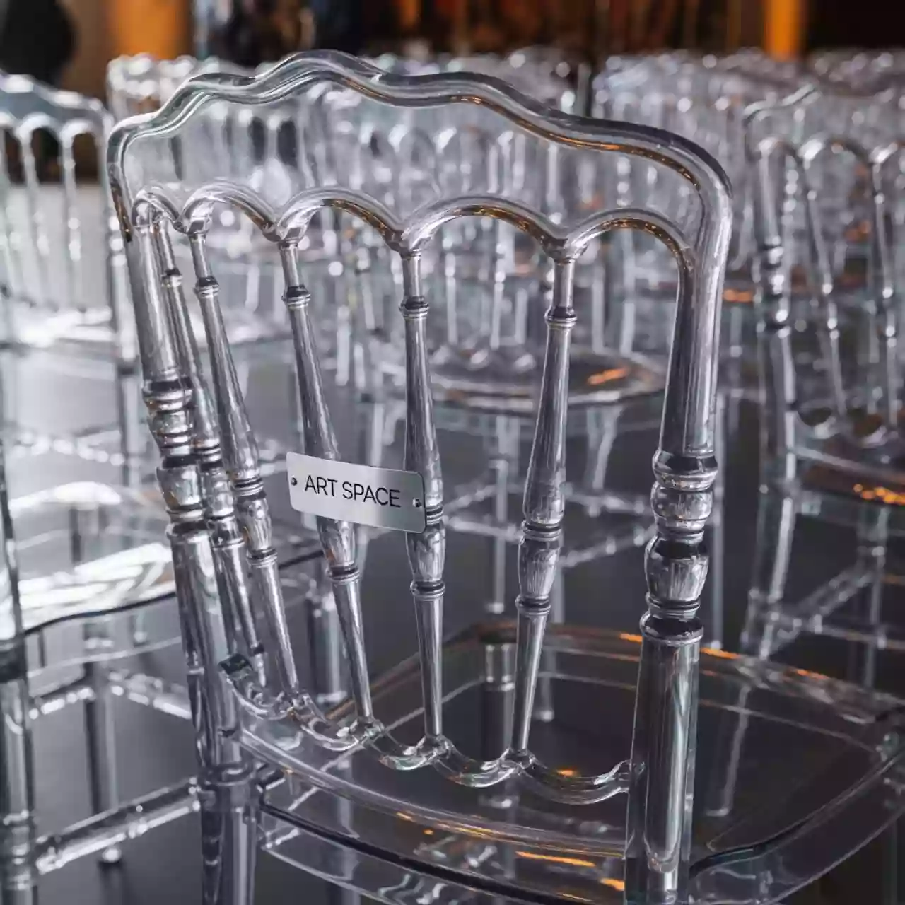 Аренда Стул банкетный прозрачный пластиковый Ghost в ресторане «Баран-Рапан» — ART SPACE