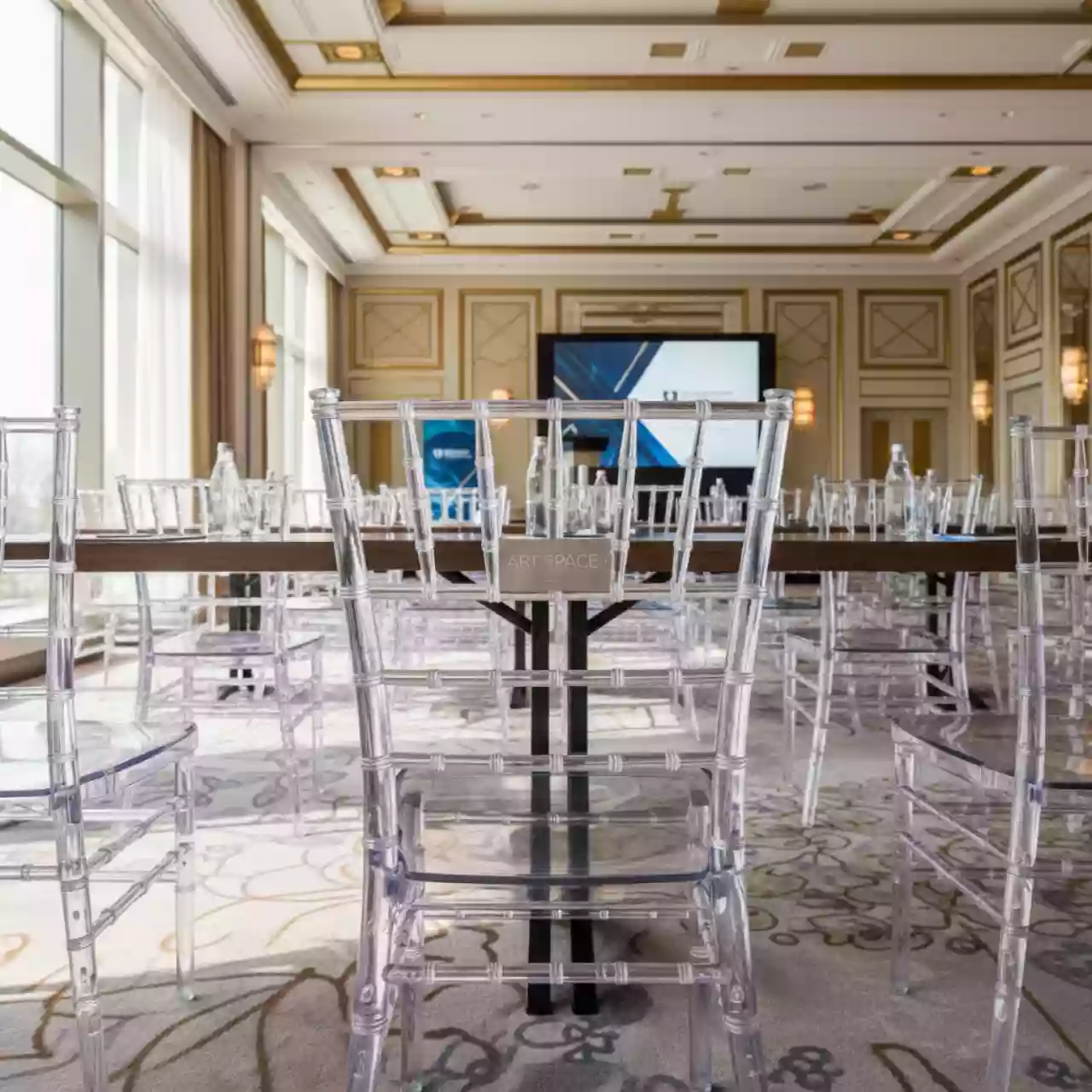 Аренда Стул банкетный прозрачный пластиковый Кьявари в Mövenpick Hotel — ART SPACE