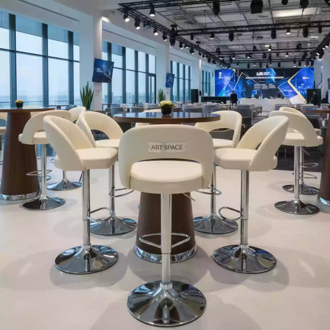 Аренда Стул барный экокожа кремовый Berlin в Университете «Сириус» — ART SPACE