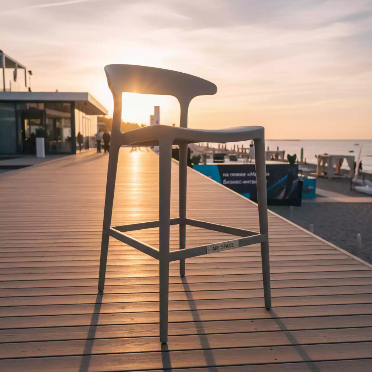 Аренда Стул барный Flow RAL серо бежевый на пляже «Маяк» — ART SPACE