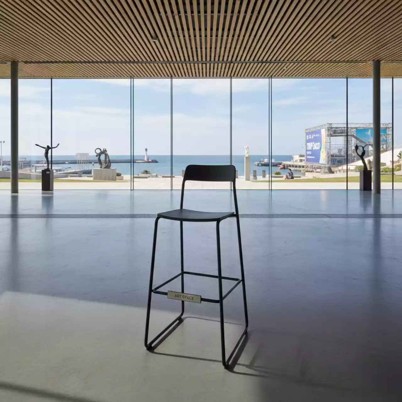 Аренда Стул барный Mira черный на территории Морпорта Сочи — ART SPACE
