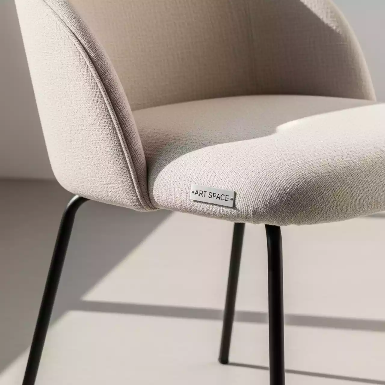 Аренда Стул Belfast бежевый ножки черные в пляжном клубе Del Mar — ART SPACE