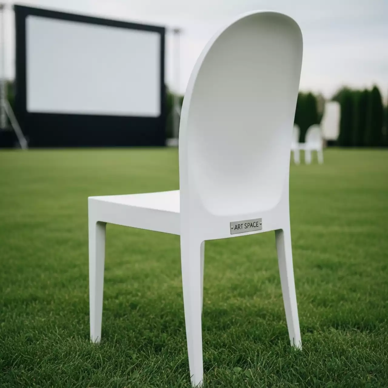 Аренда Стул белый Tiffany в санатории «Металлург» — ART SPACE