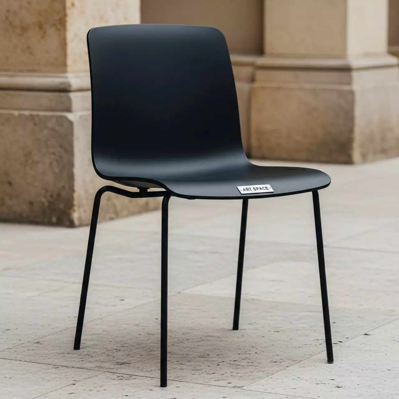Аренда Стул Bertl черный на вилле «Анна» — ART SPACE