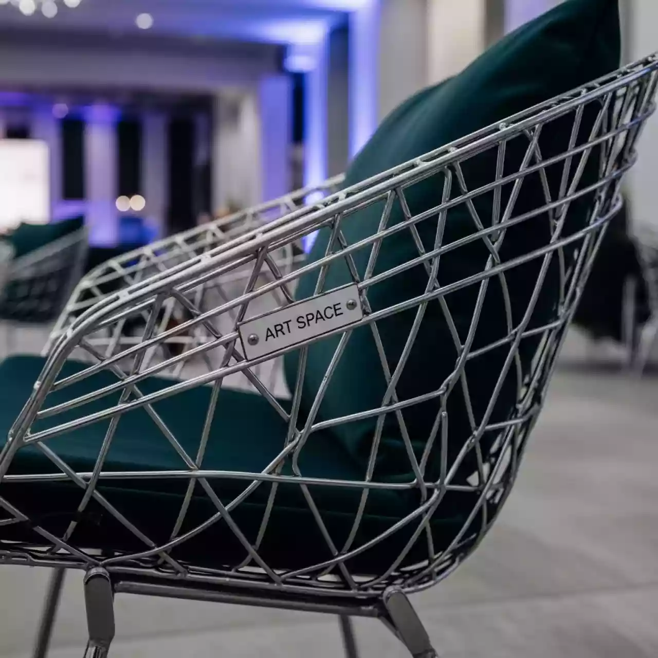 Аренда Стул Bertoia Diamond в Red Arena — ART SPACE