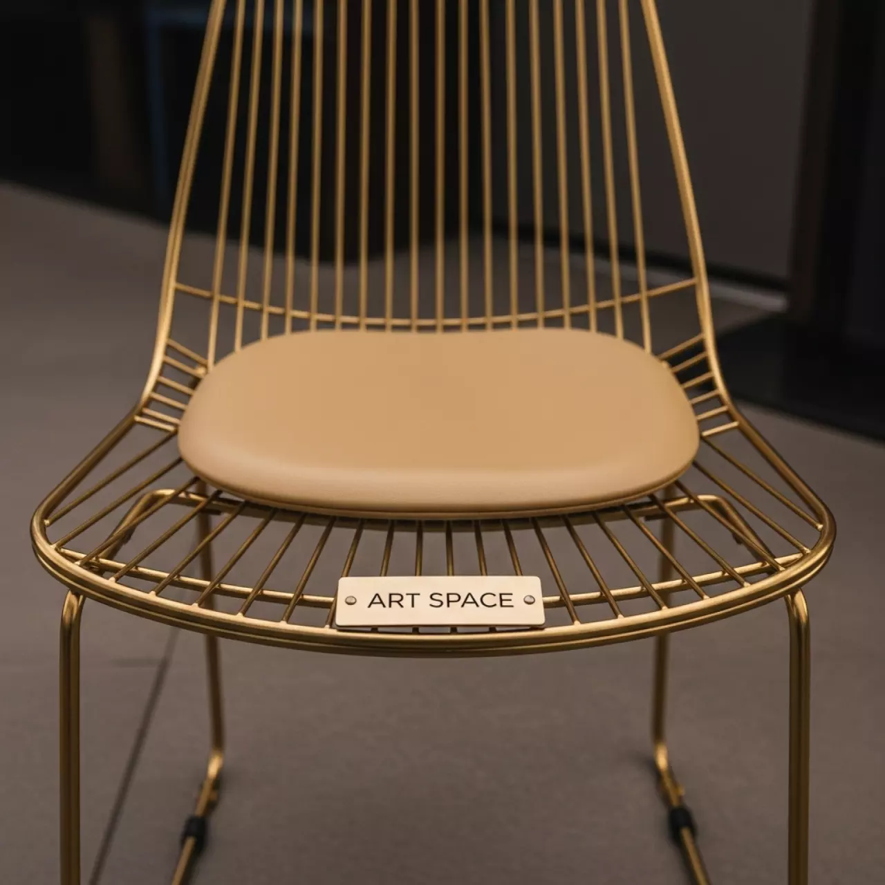 Аренда Стул Bertoia золотой в ресторане «Brunello» — ART SPACE