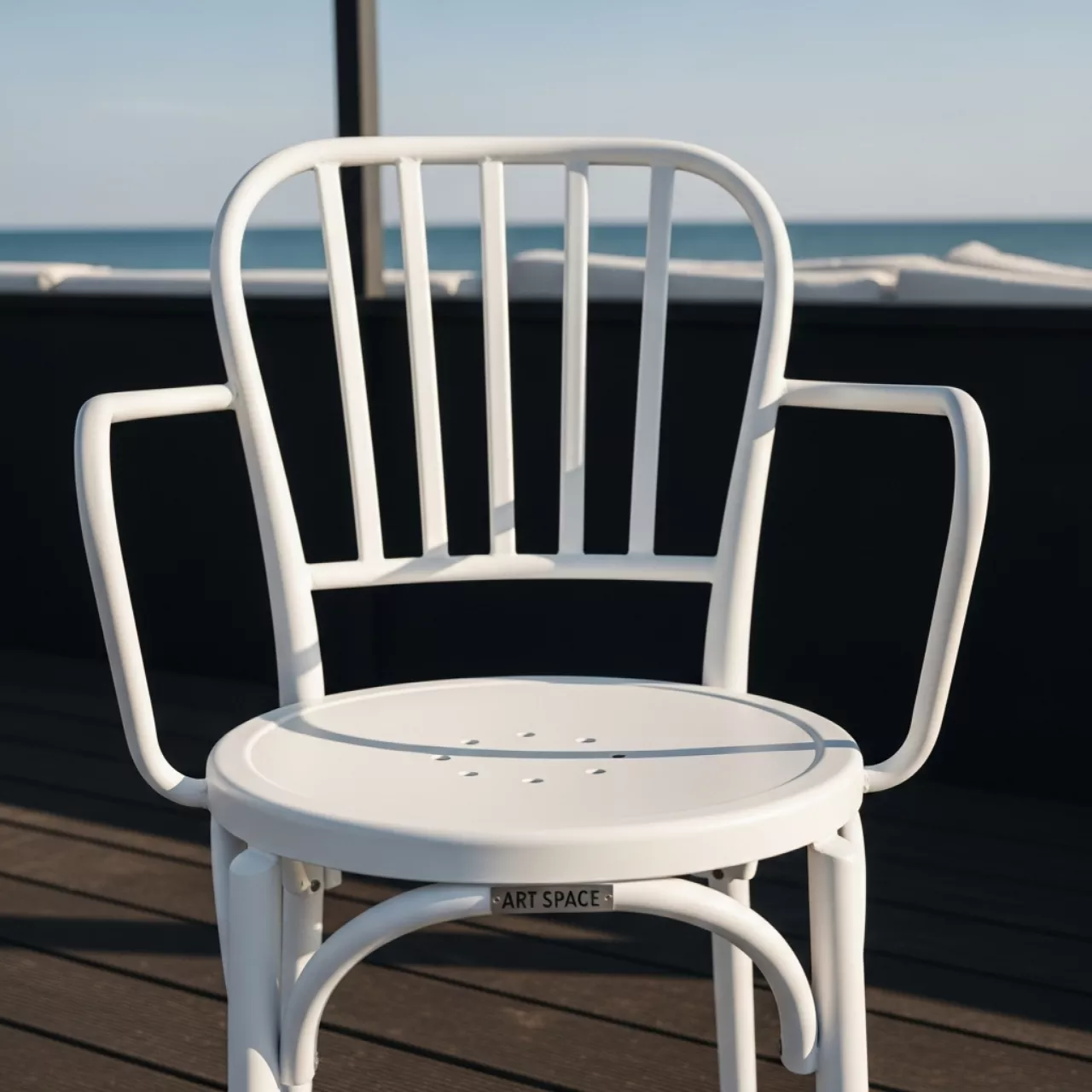 Аренда Стул Bistro белый на пляже «Мандарин» — ART SPACE