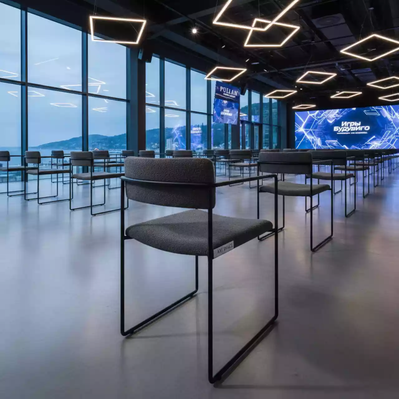 Аренда Стул Bollein букле темно серый в Pullman Sochi Centre — ART SPACE