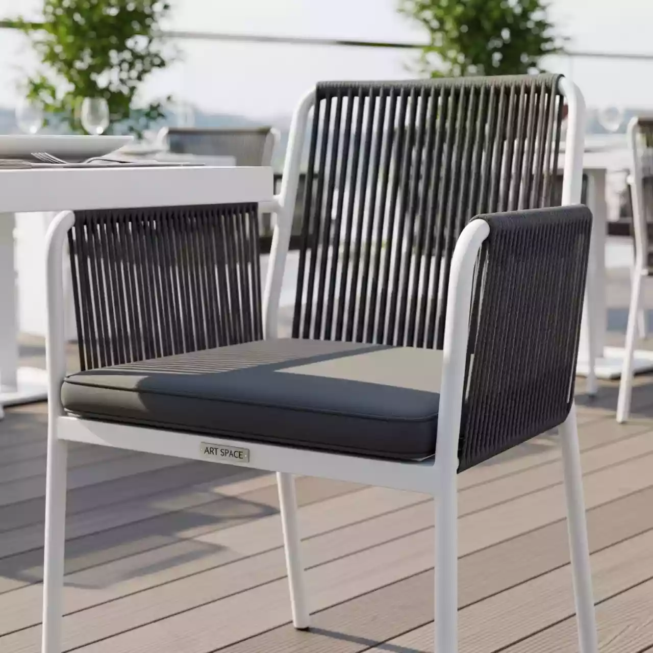 Аренда Стул Бордо плетеный из роупа каркас алюминий белый ткань темно серая в ресторане «Сыроварня» — ART SPACE