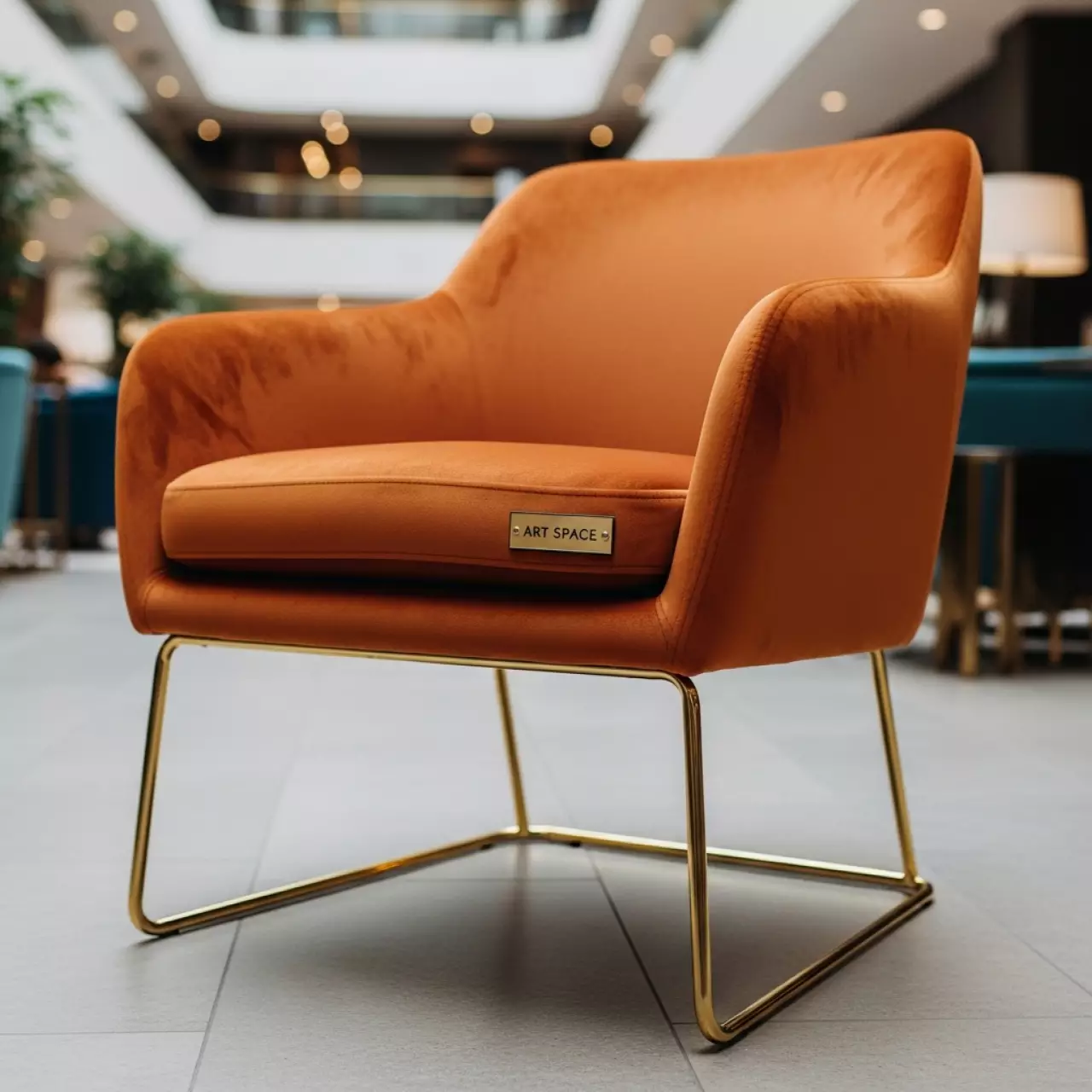Аренда Стул БРЭМ золотой тыквенный бархат в City Park Hotel Sochi — ART SPACE