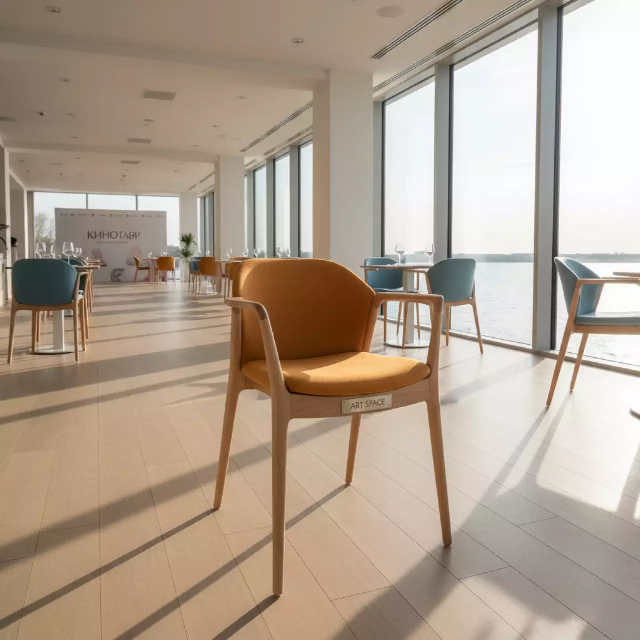 Аренда Стул Capri с подушками в ресторане «Voda» — ART SPACE