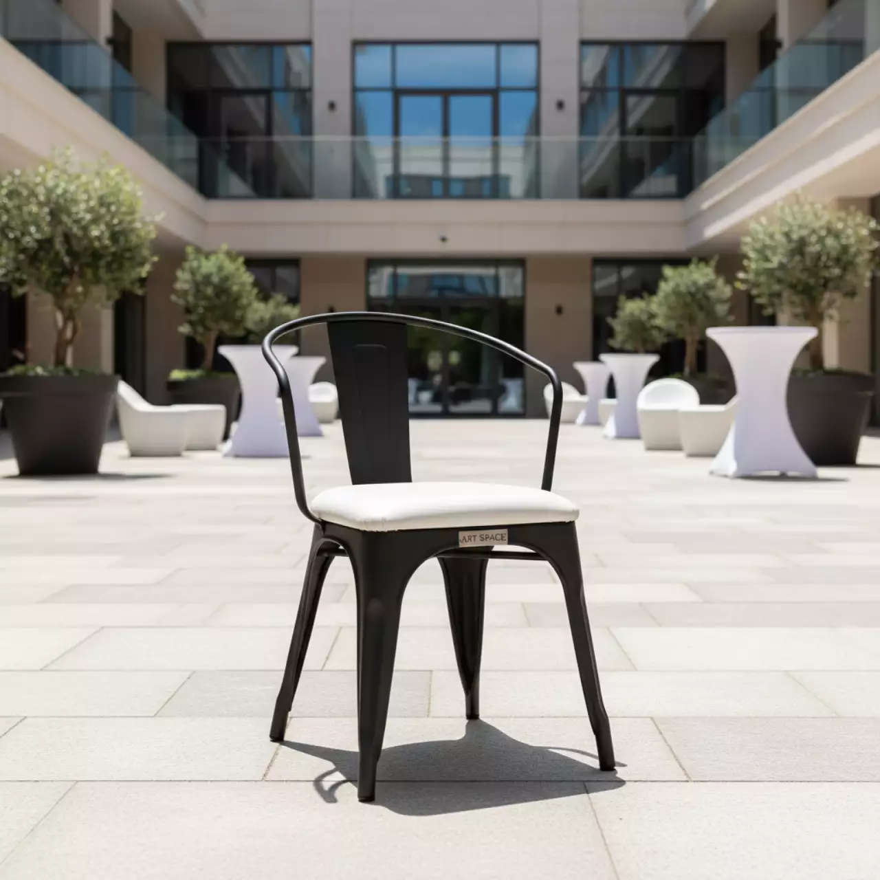 Аренда Стул черный с белой экокожей Tolix Soft в Courtyard by Marriott Sochi — ART SPACE