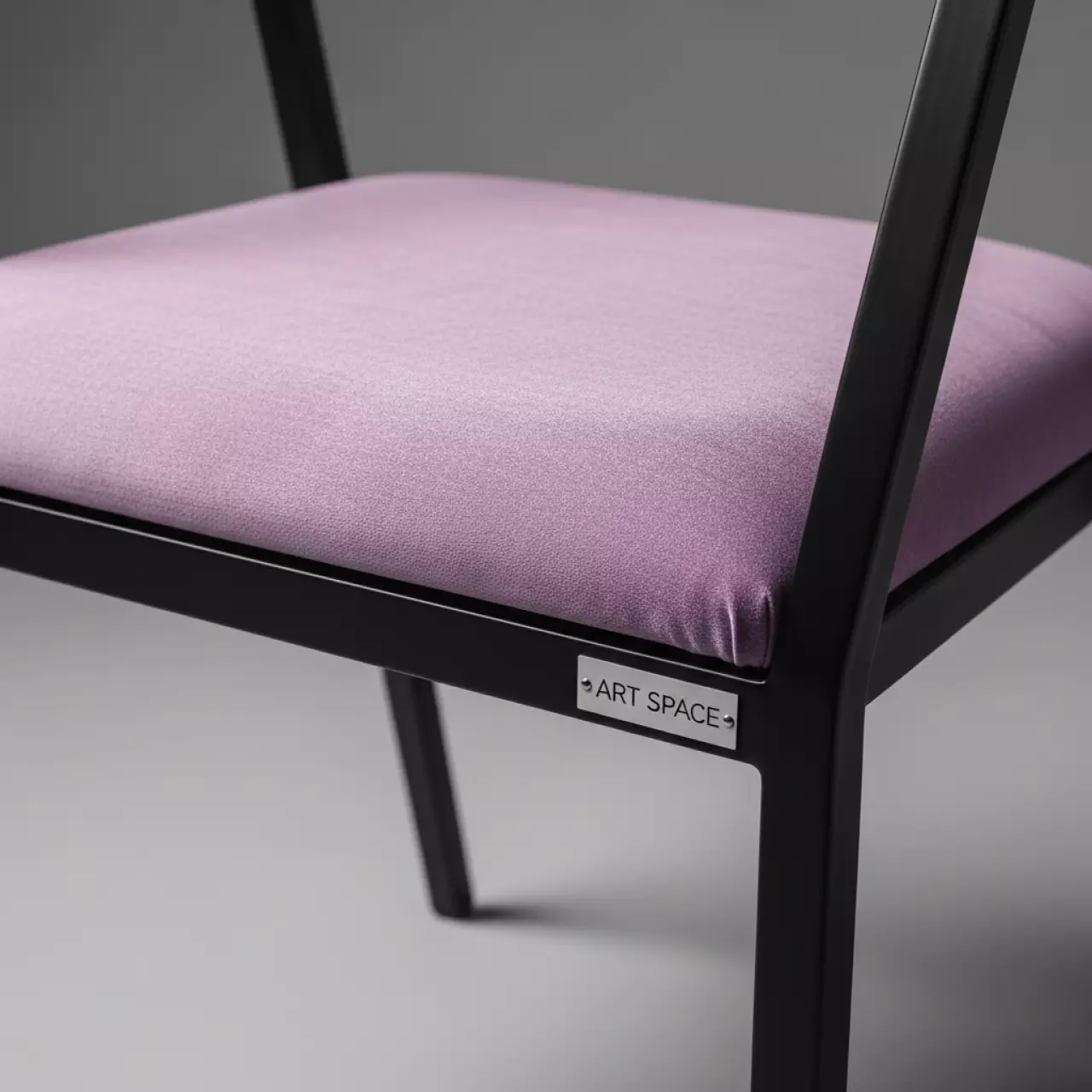 Аренда Стул черный с лиловой бархатной подушкой УНИСОН в Гранд Отель Сочи — ART SPACE