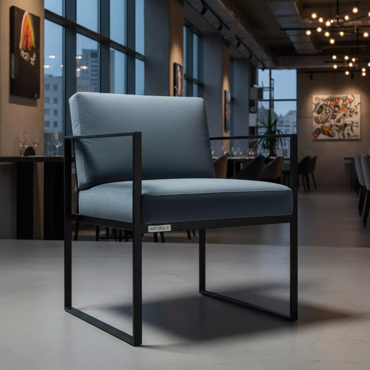 Аренда Стул черный УНИСОН с серо голубой бархатной подушкой в ресторане «Высота 5642» — ART SPACE