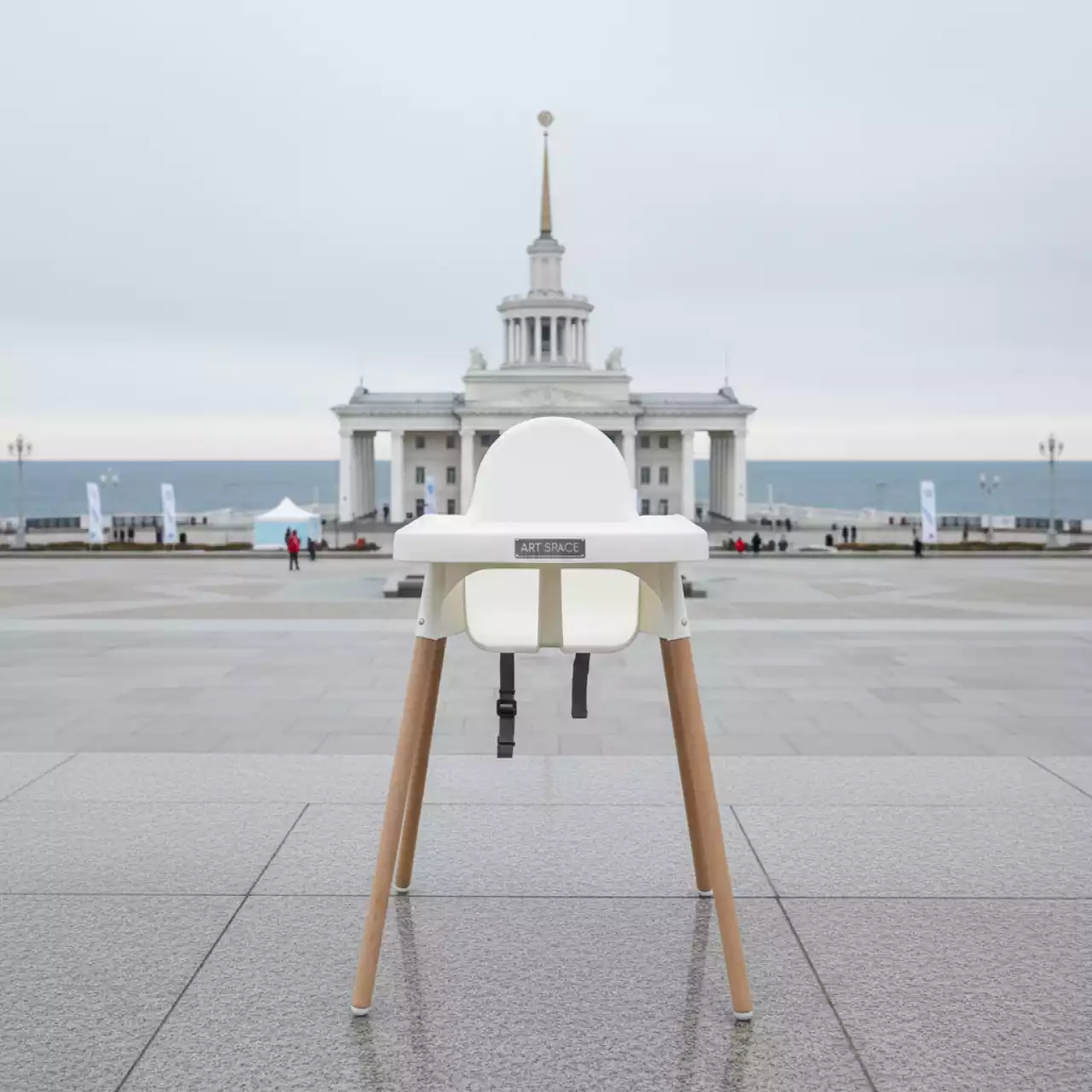 Аренда Стульчик детский для кормления на территории Морпорта Сочи — ART SPACE