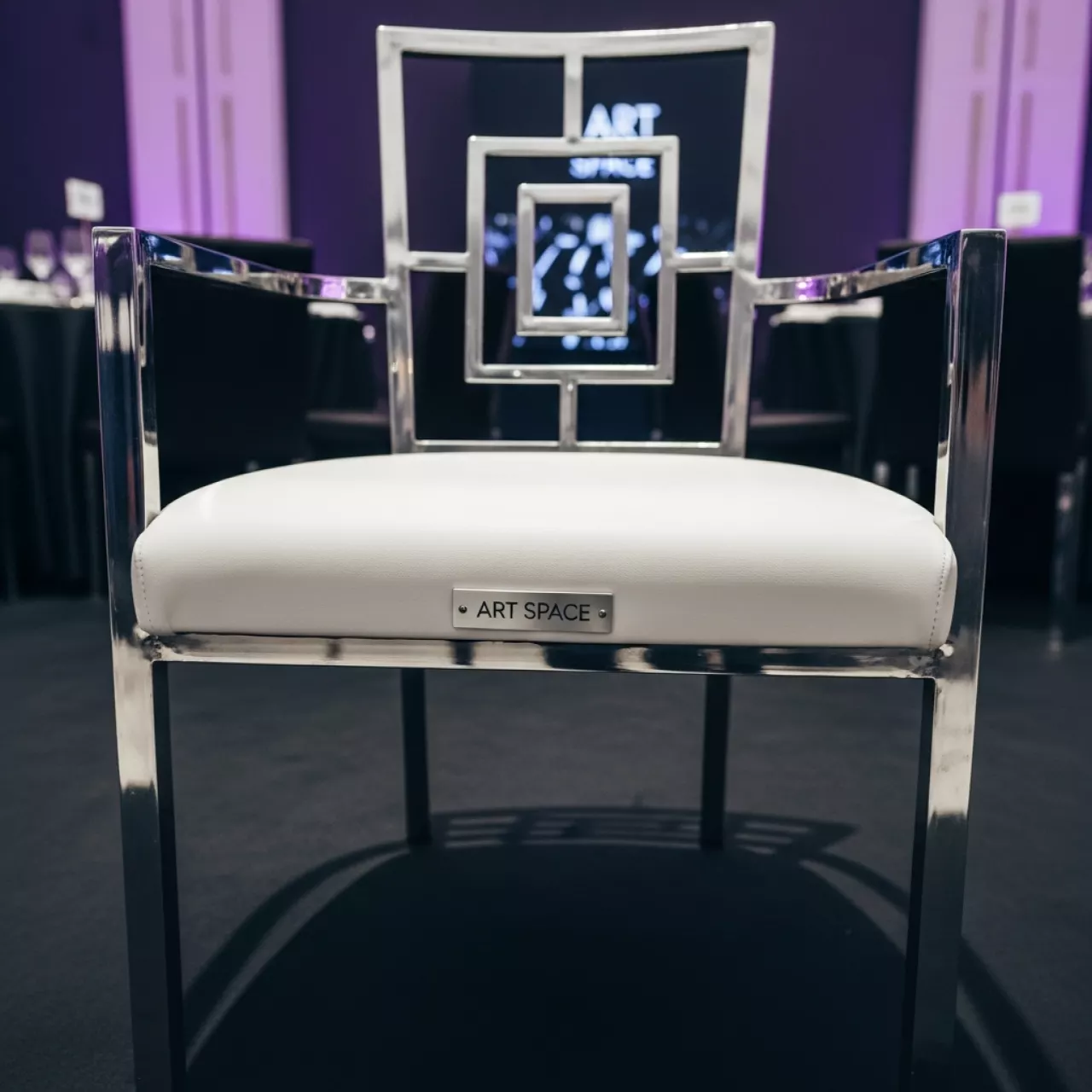 Аренда Стул Cipher экокожа белый в Omega Sirius — ART SPACE