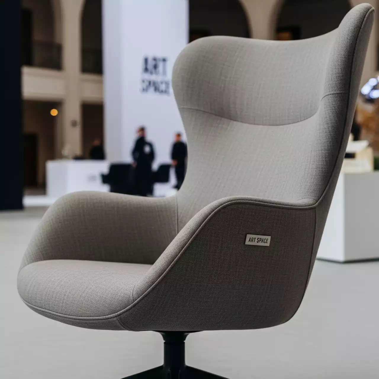 Аренда Стул Dale в Ледовом дворце «Айсберг» — ART SPACE