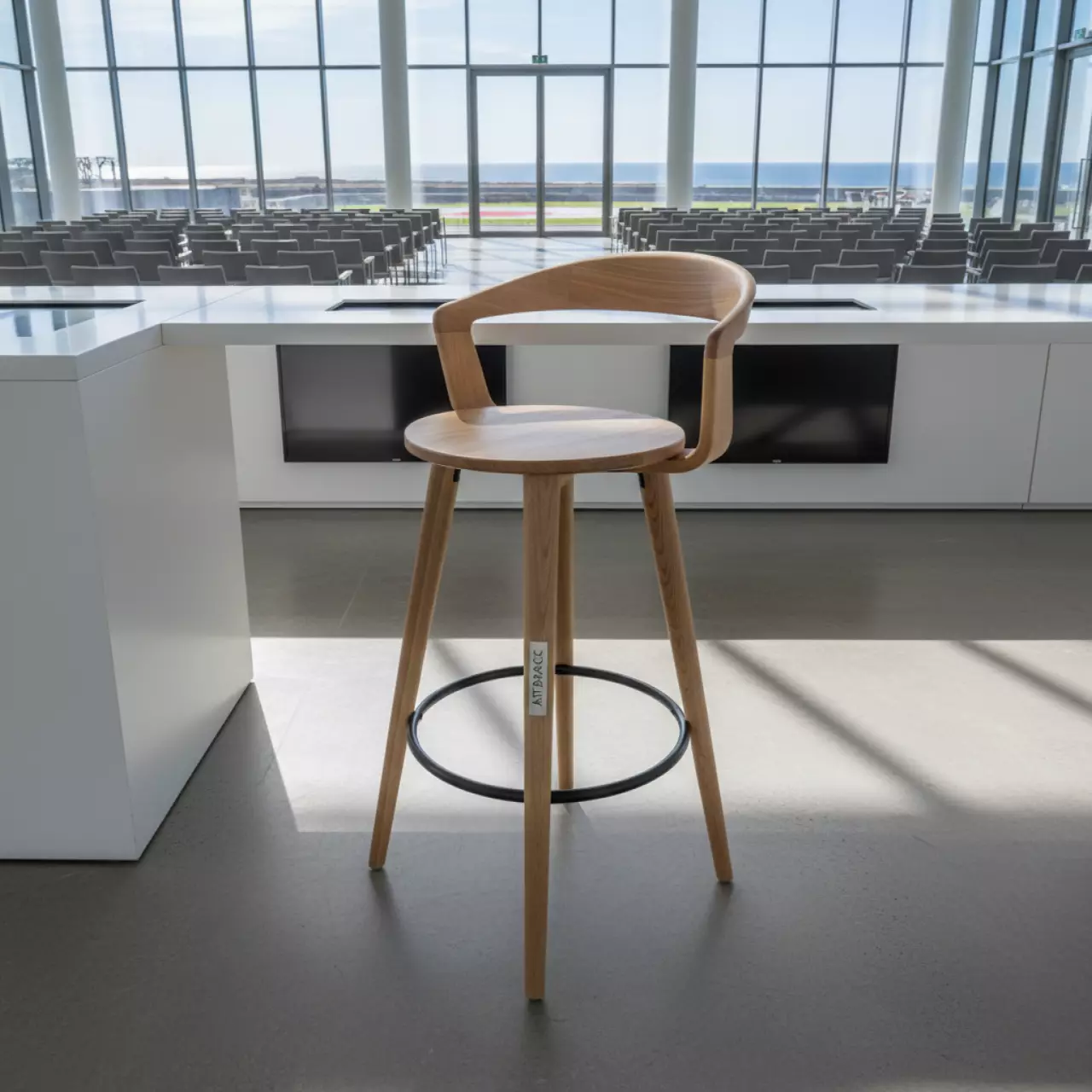 Аренда Стул деревянный полубарный Nym на Сочи Автодроме — ART SPACE