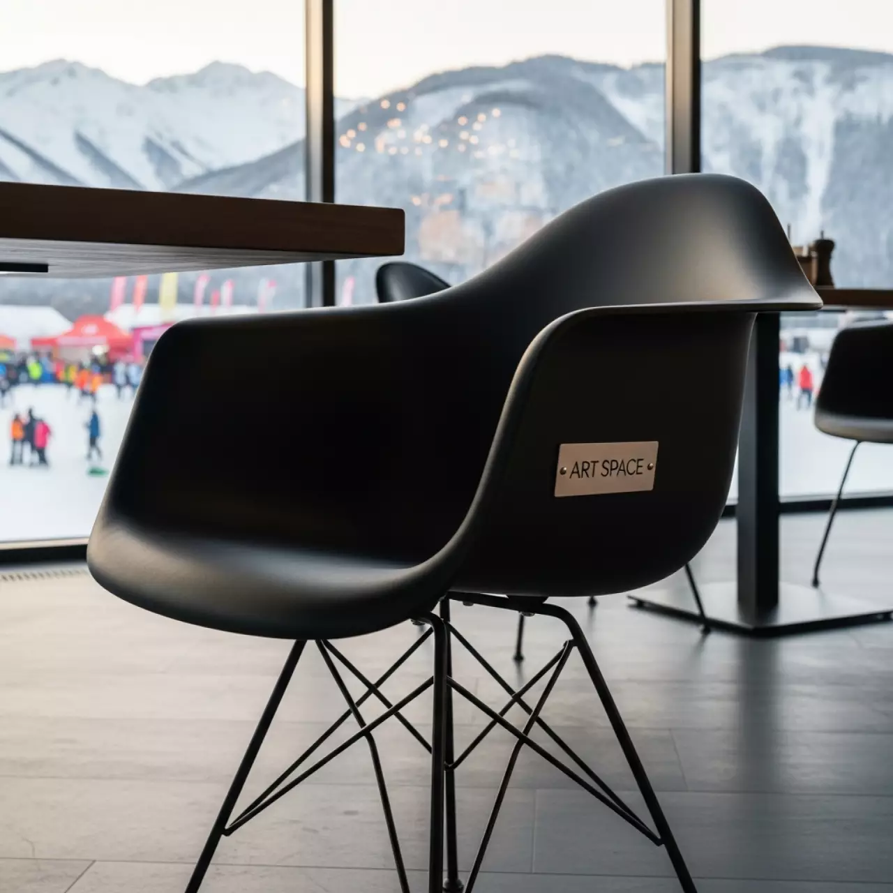 Аренда Стул дизайнерский Eames стиль DSW black metall в ресторане «Sanremo» — ART SPACE