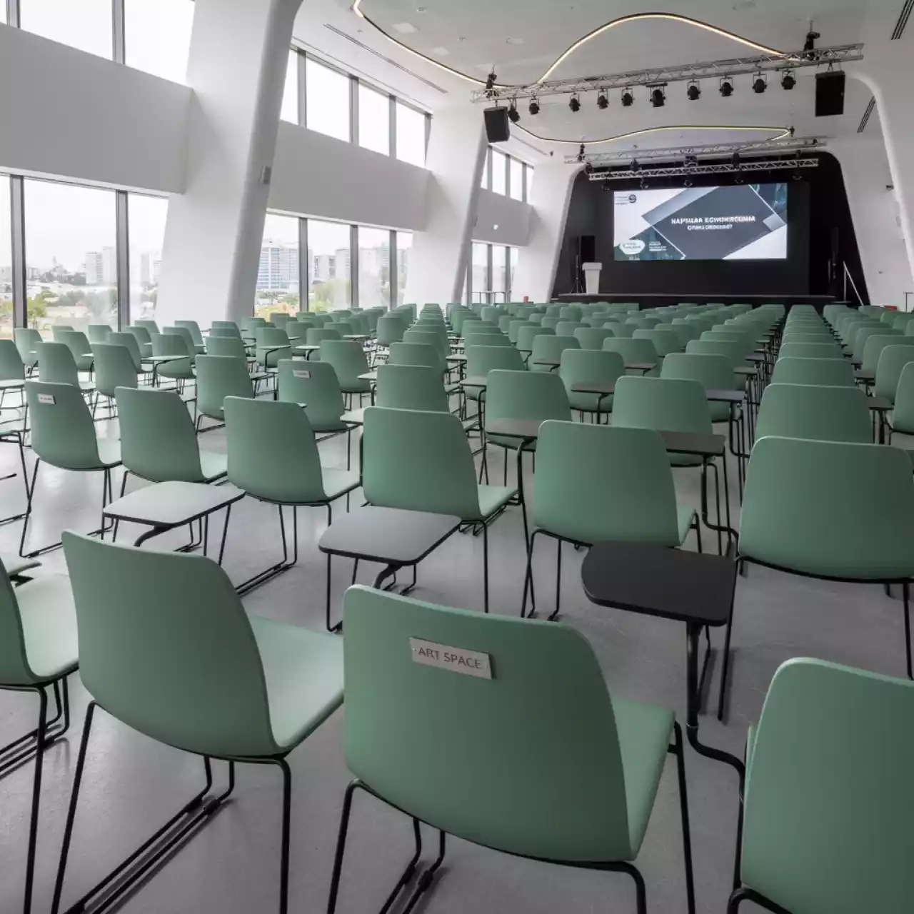 Аренда Стул для конференц зала Mentha Go Green с пюпитром в отеле «Звездный» — ART SPACE