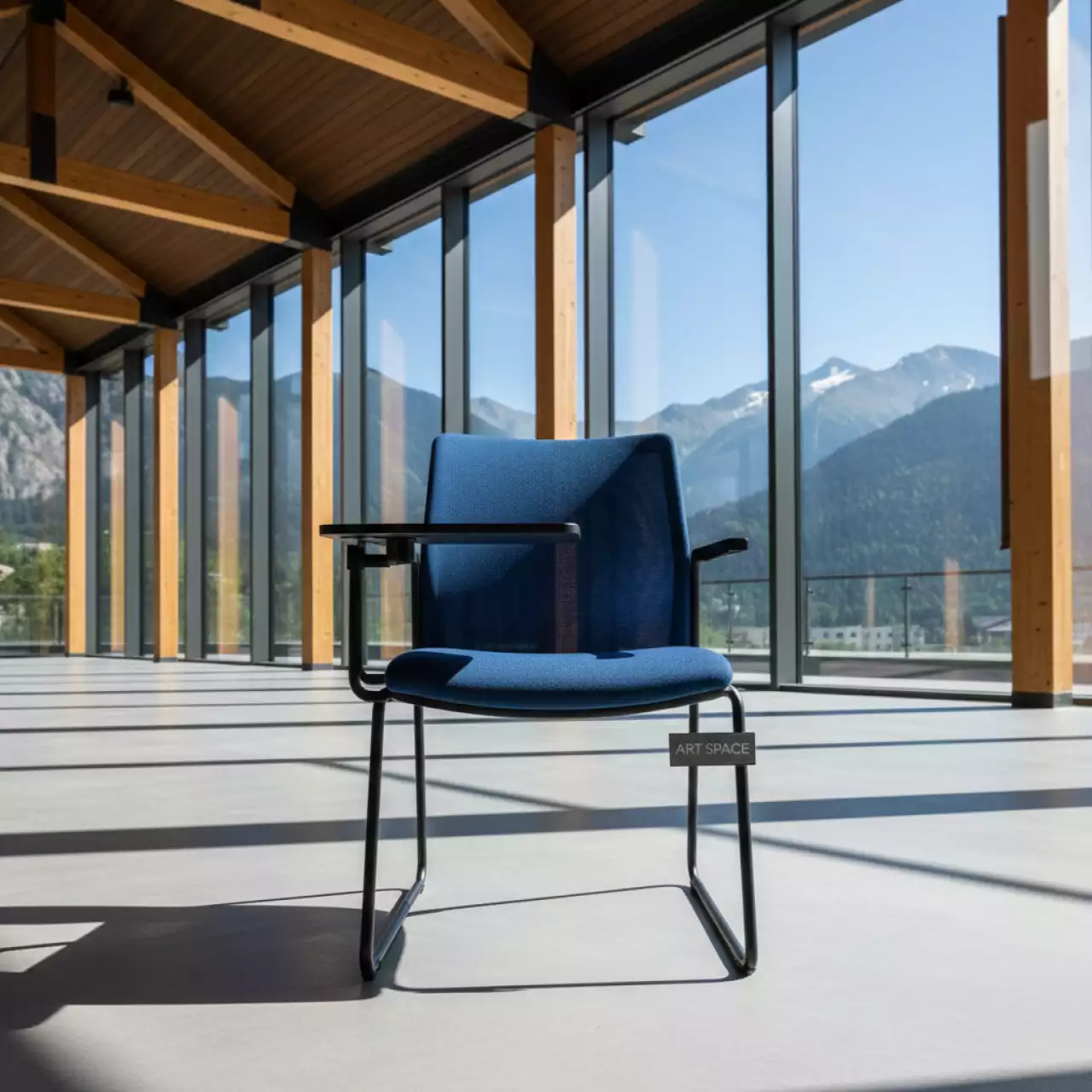 Аренда Стул для конференц зала с пюпитром Alice в Rixos Krasnaya Polyana — ART SPACE