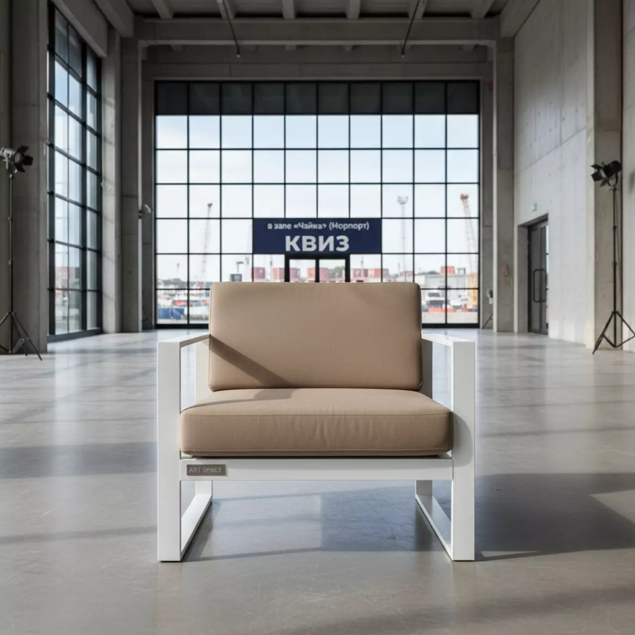 Аренда Стул Доминго белый габардиновая подушка цвета кофе с молоком в зале «Чайка» (Морпорт) — ART SPACE