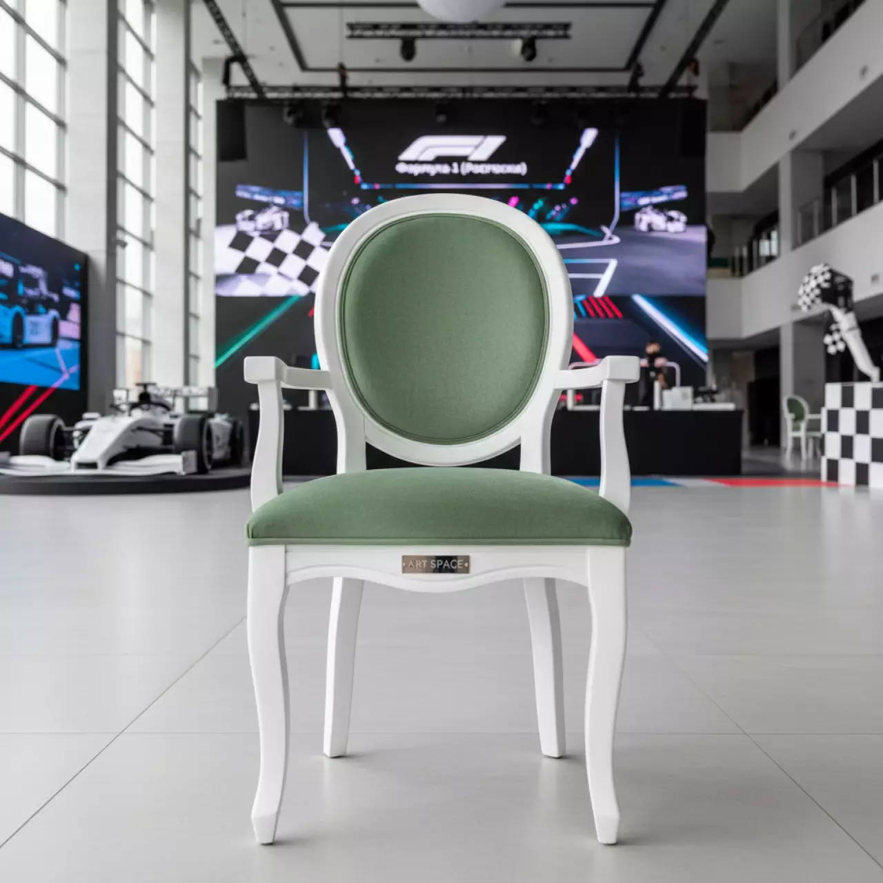 Аренда Стул ДОМИНГО белый с эвкалиптовой бархатной подушкой в Novotel Resort — ART SPACE