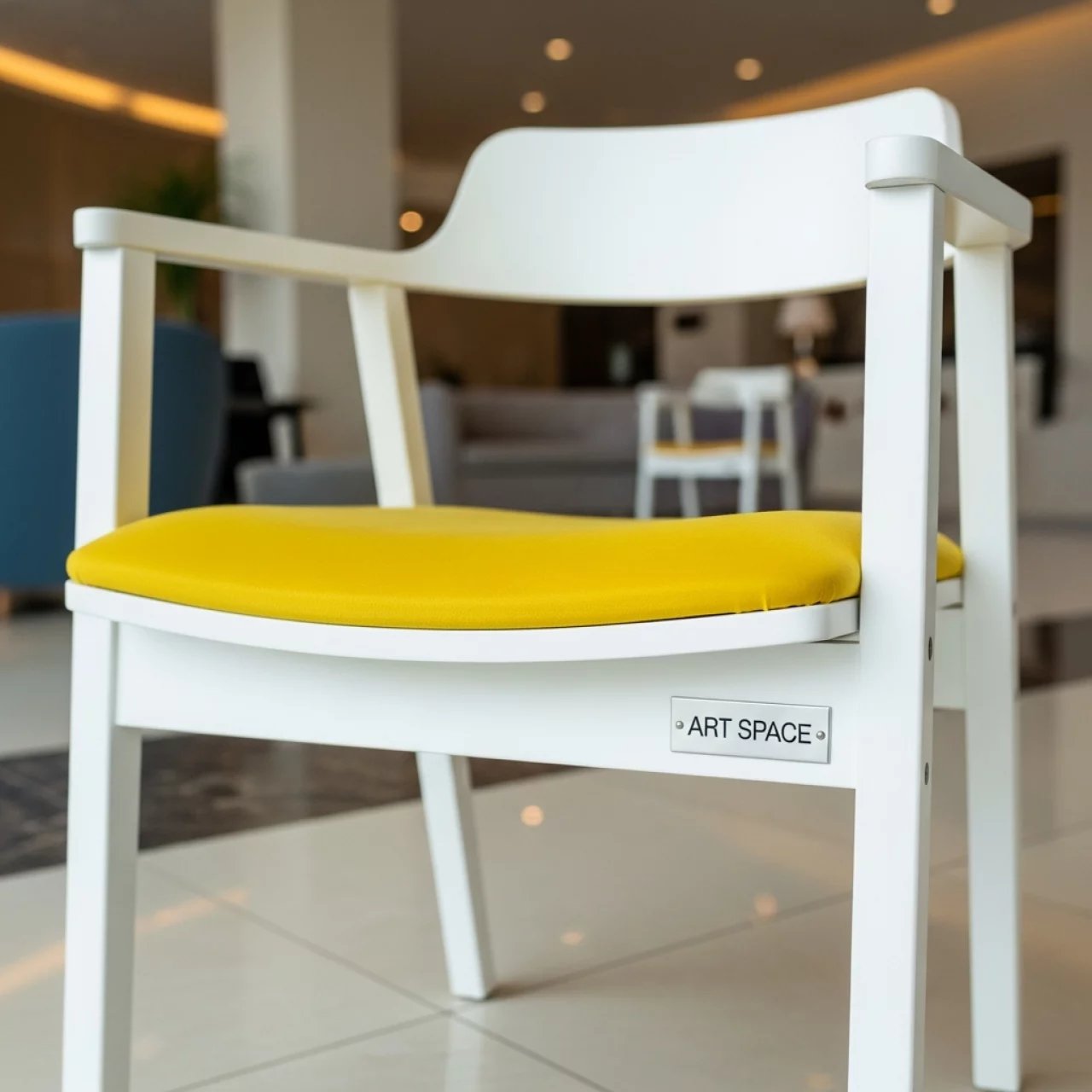 Аренда Стул ДОМИНГО белый с лимонной бархатной подушкой в гранд-отеле «Жемчужина» — ART SPACE