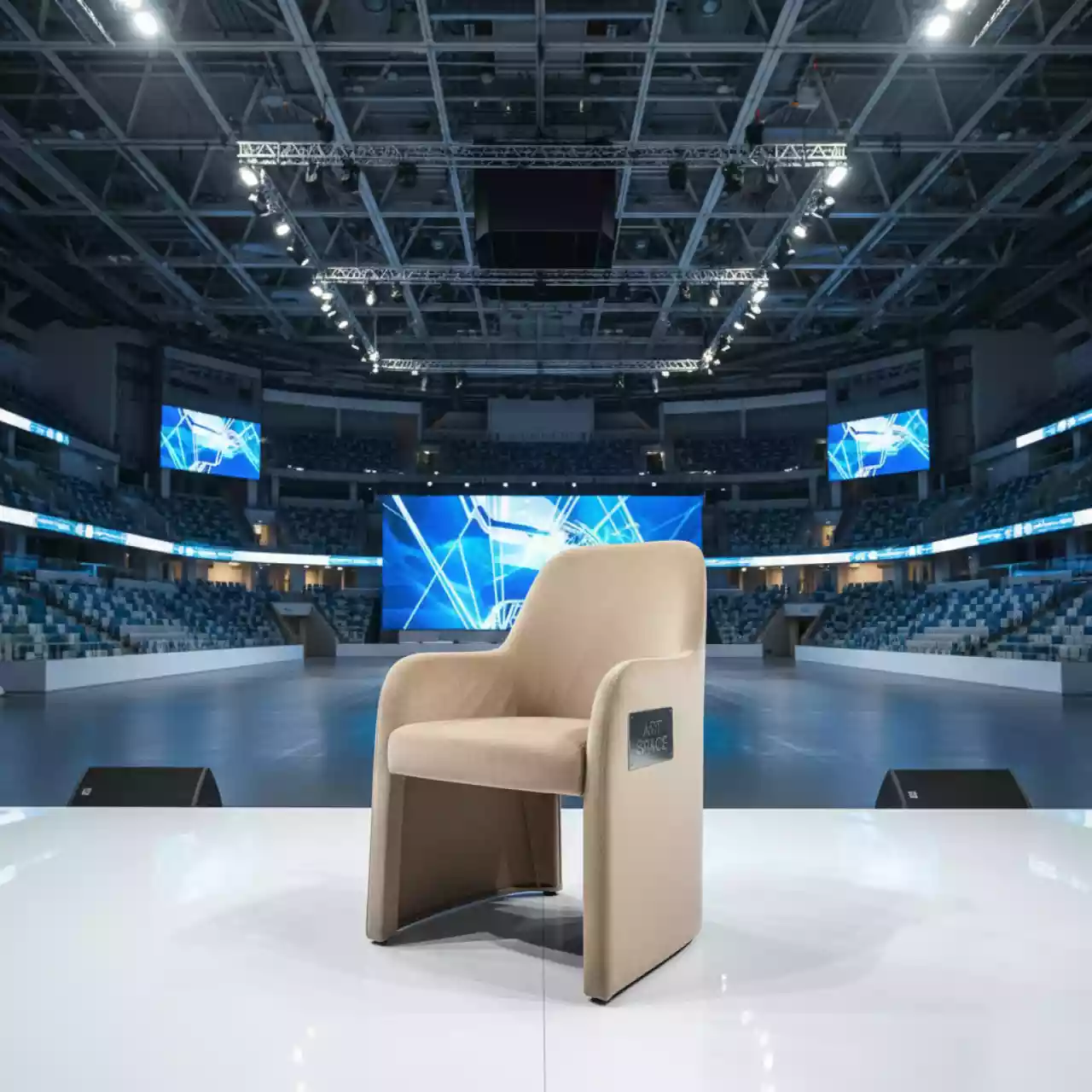 Аренда Стул Джиннет велюр бежевый в Ледовом дворце «Айсберг» — ART SPACE