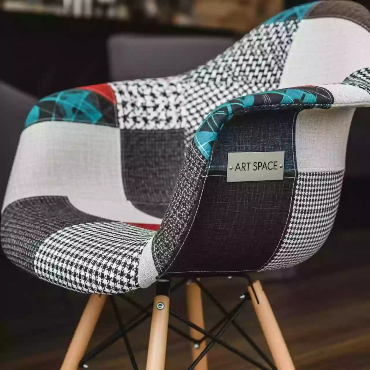 Аренда Стул Eames DSW Patchwork черно белый в ресторане «Sanremo» — ART SPACE