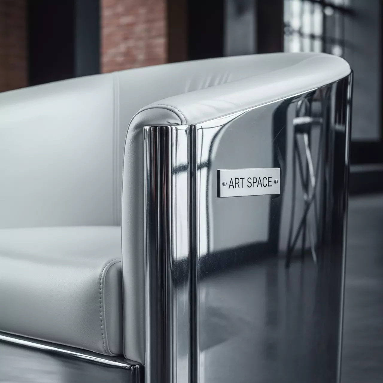 Аренда Стул Fanfare серебро белый в Маринс Парк Отеле — ART SPACE