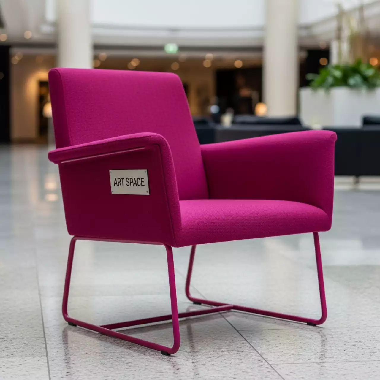 Аренда Стул Flip фуксия в Sport Inn Hotel & Wellness — ART SPACE