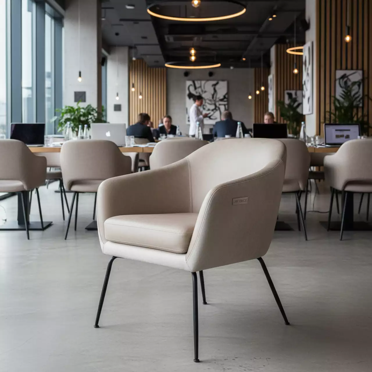 Аренда Стул Форест экокожа белый бежевый в ресторане «Магадан» — ART SPACE