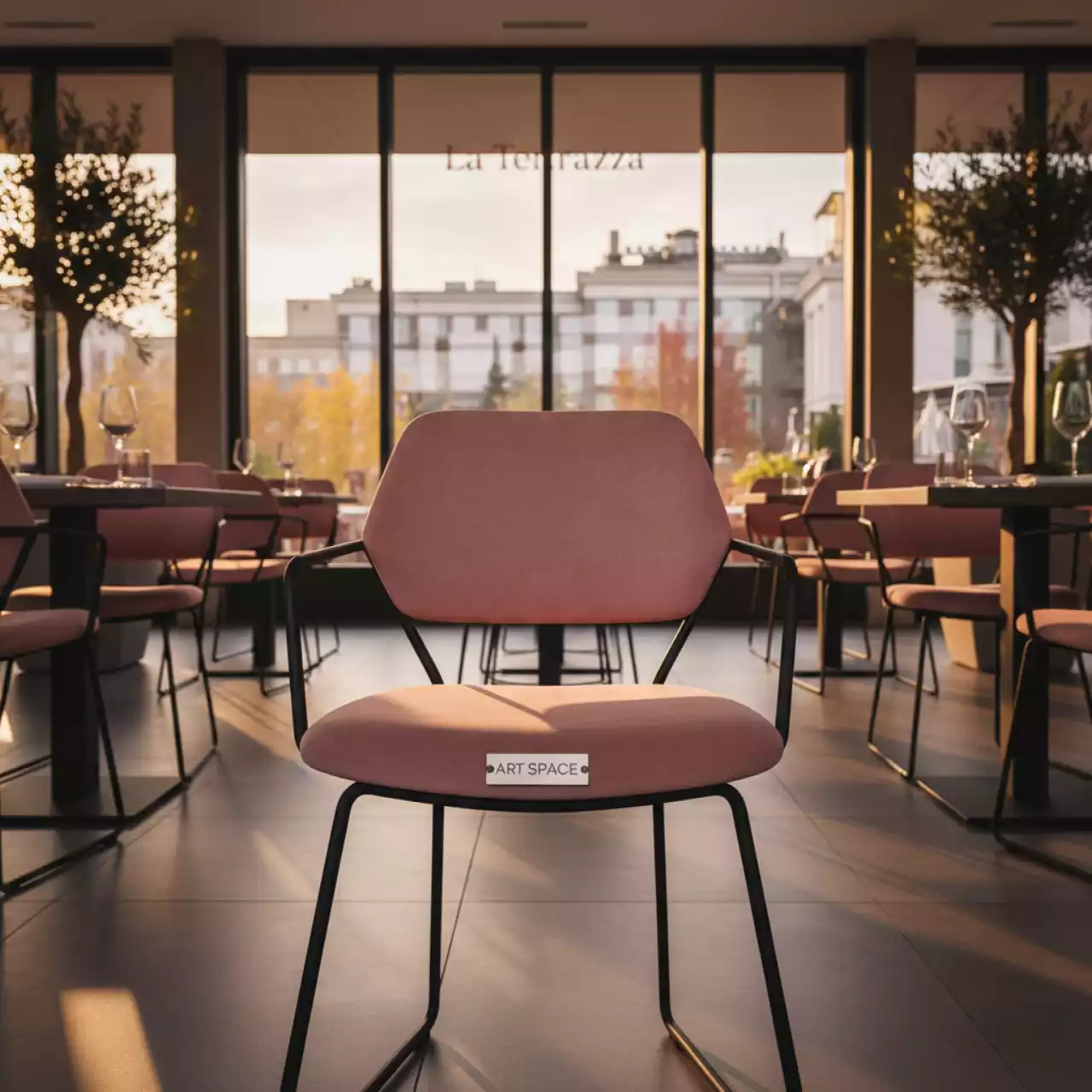 Аренда Стул Gem розовый черный в ресторане «La Terrazza» — ART SPACE