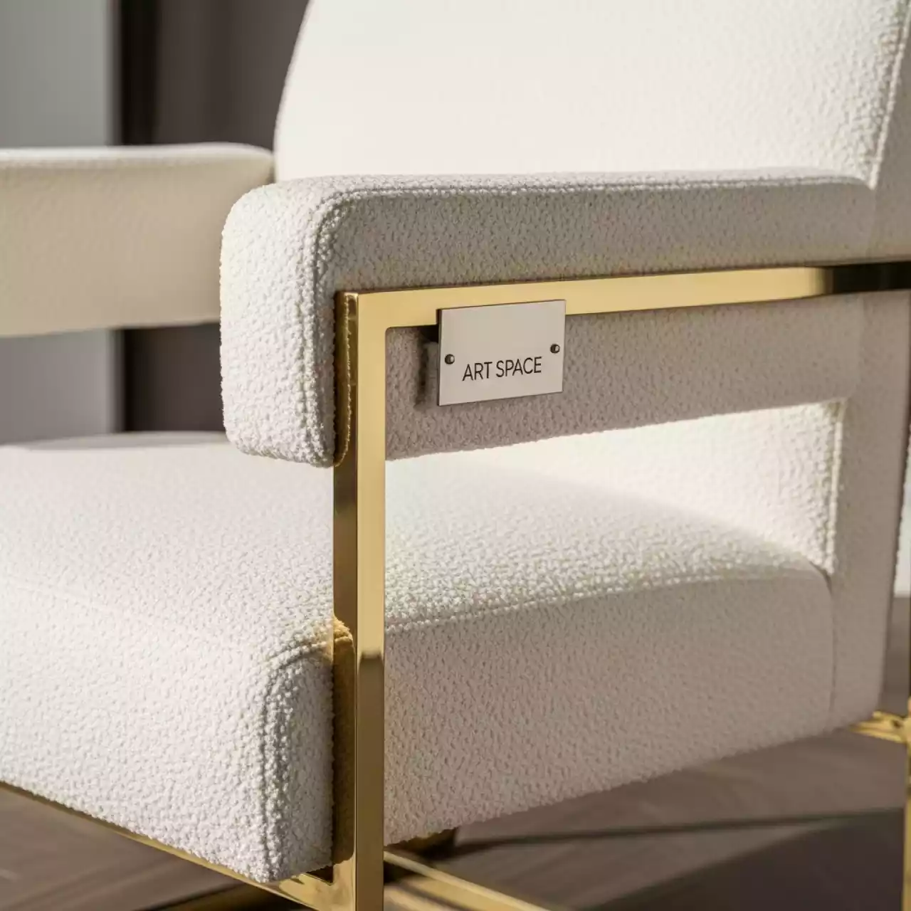 Аренда Стул Gucci велюр Teddy каркас металл золотой в отеле Hyatt Regency Sochi — ART SPACE