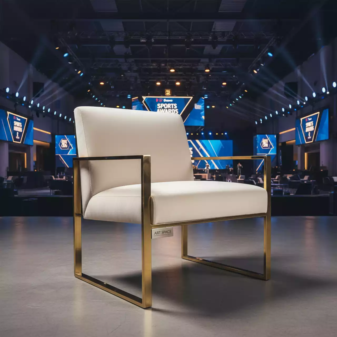 Аренда Стул Gucci велюр Teddy металлический каркас золотой в Mövenpick Hotel — ART SPACE