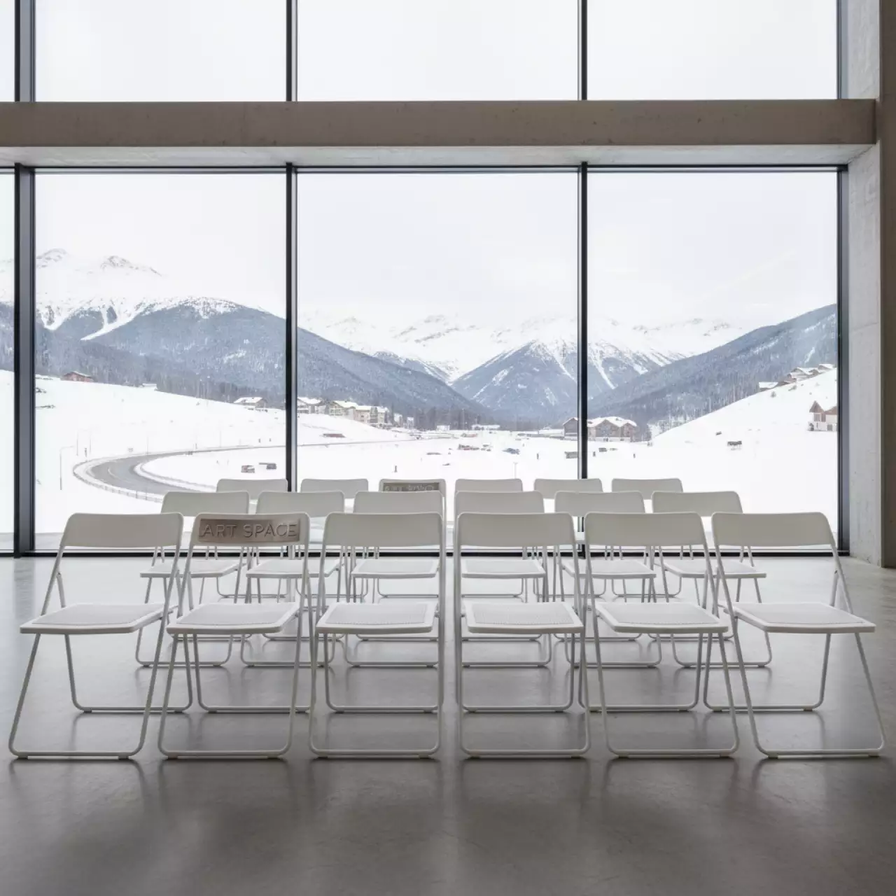 Аренда Стул Гунде на курорте «Газпром» (Альпика) — ART SPACE